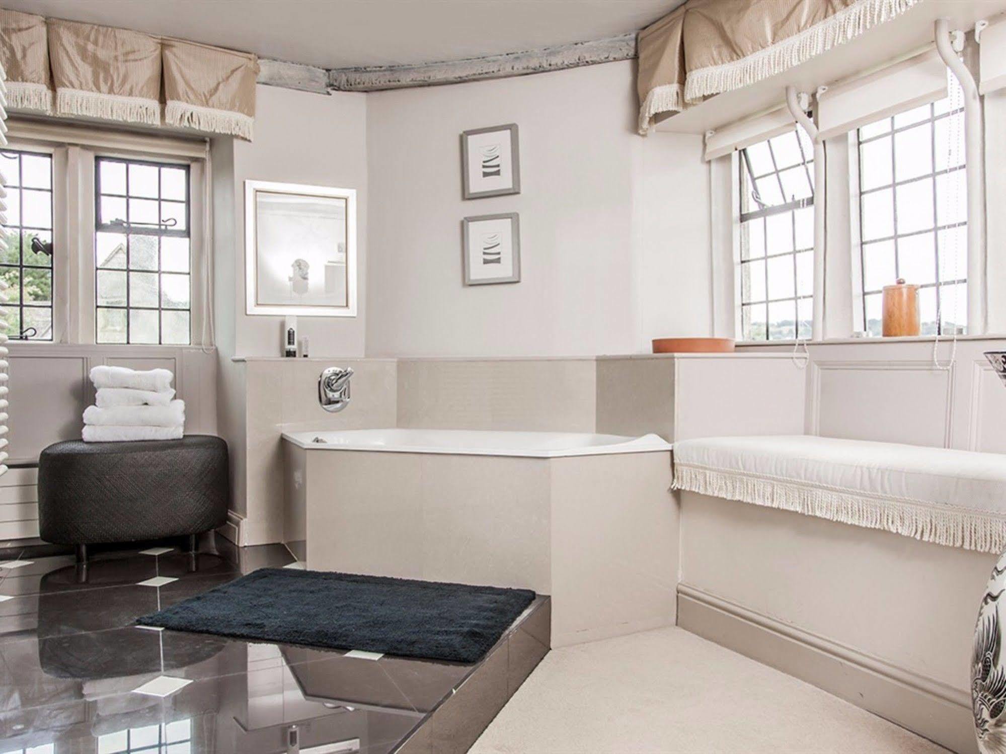 Court House Manor Luxury B&B Painswick Eksteriør billede