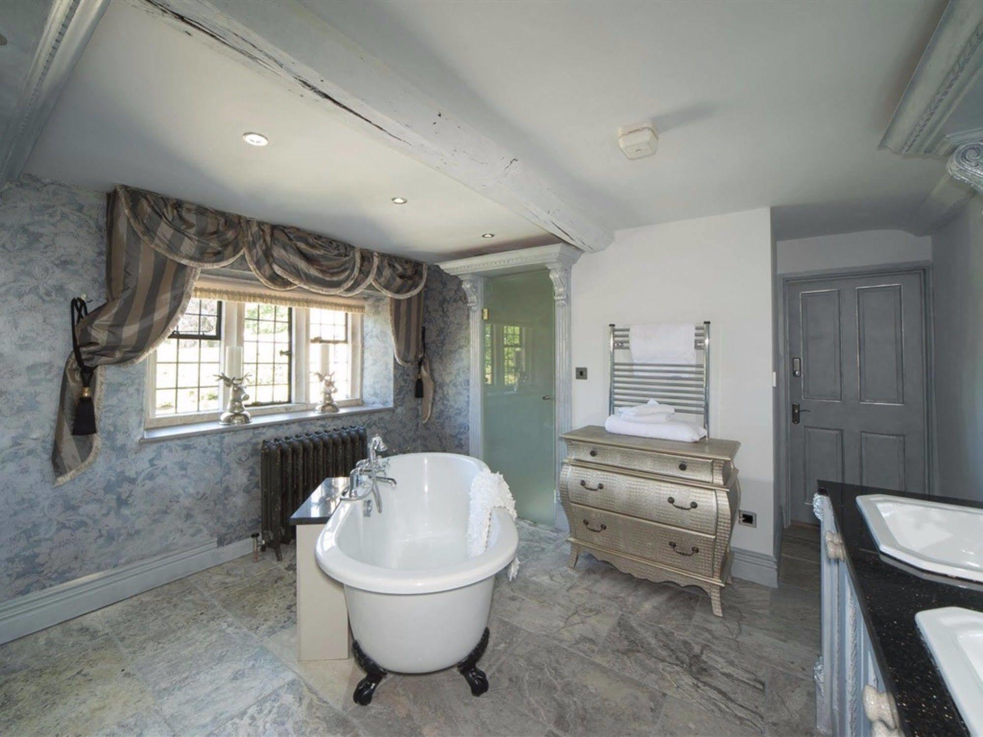 Court House Manor Luxury B&B Painswick Eksteriør billede
